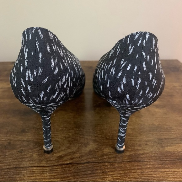 NWOT Manolo Blahnik Hangisi Black Jacquard Jewel Buckle Pump, 70mm (2.75" heel) - Picture 4 of 14